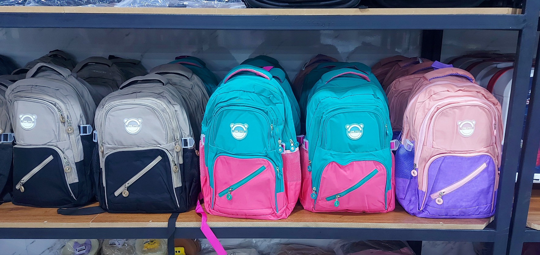 کوله نوجوان برزنتی