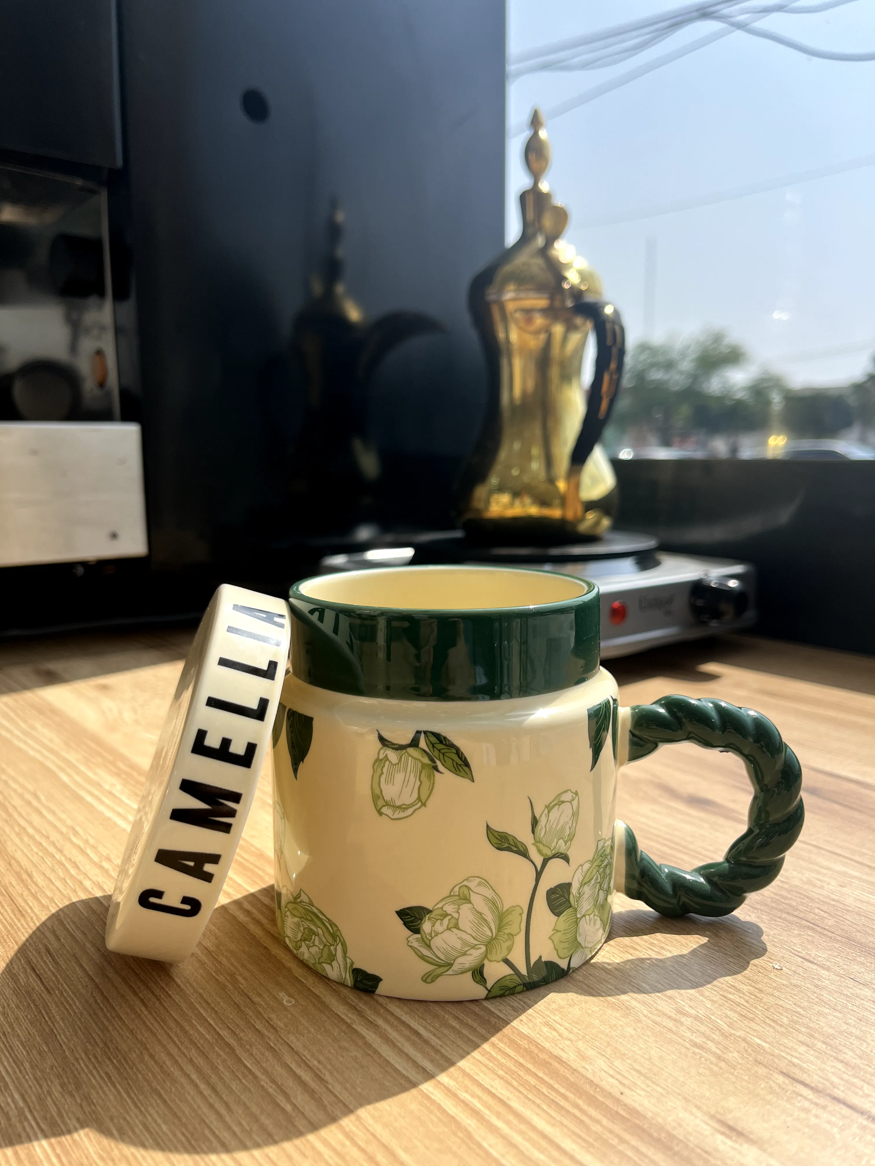 ماگ گل دار درب دار